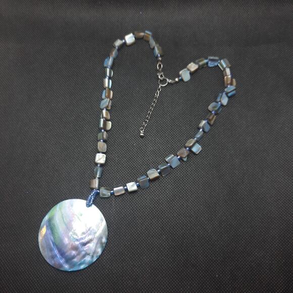 Vintage Abalone Shell Necklace Iridescent Blue Round Disc Pendant Square Beaded - Picture 9 of 11